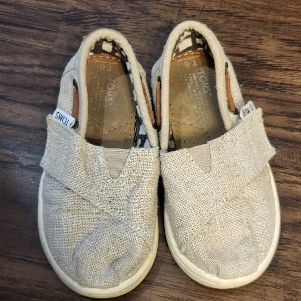 TOMS Natural Burlap for Tiny Classics Size T6